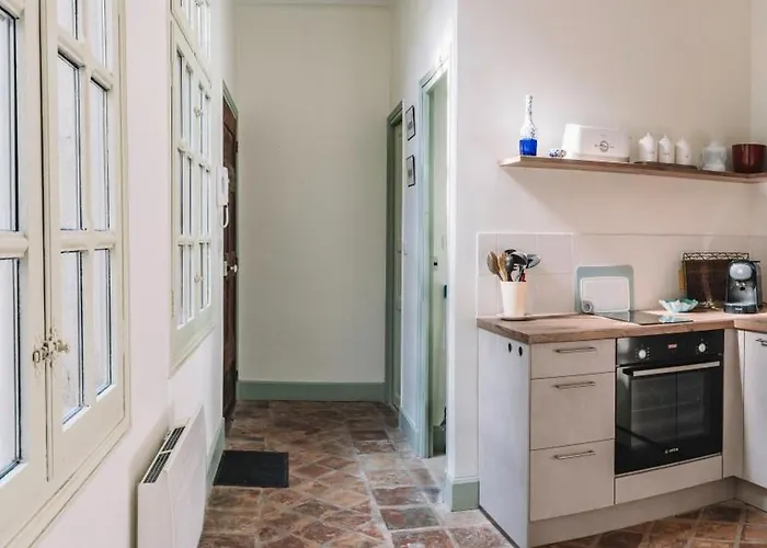 Un Joyau Occitan Ним