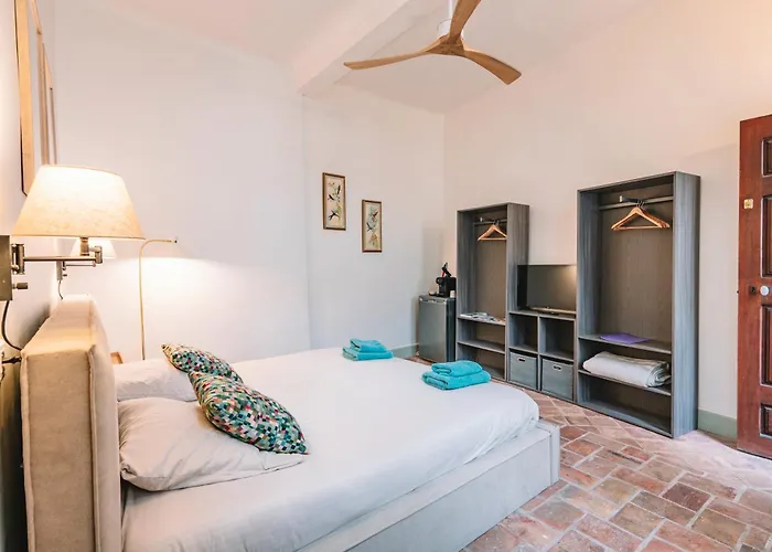 Апартаменты Un Joyau Occitan Ним