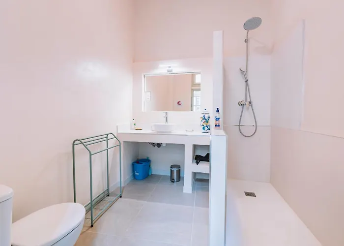 Un Joyau Occitan Ним