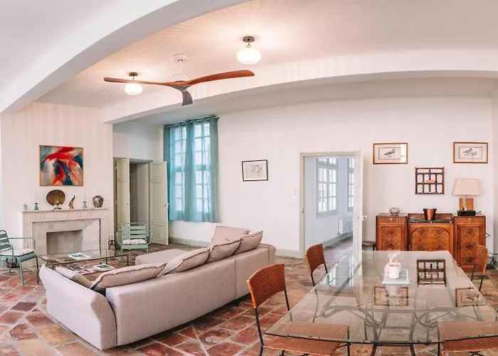 Un Joyau Occitan Ним